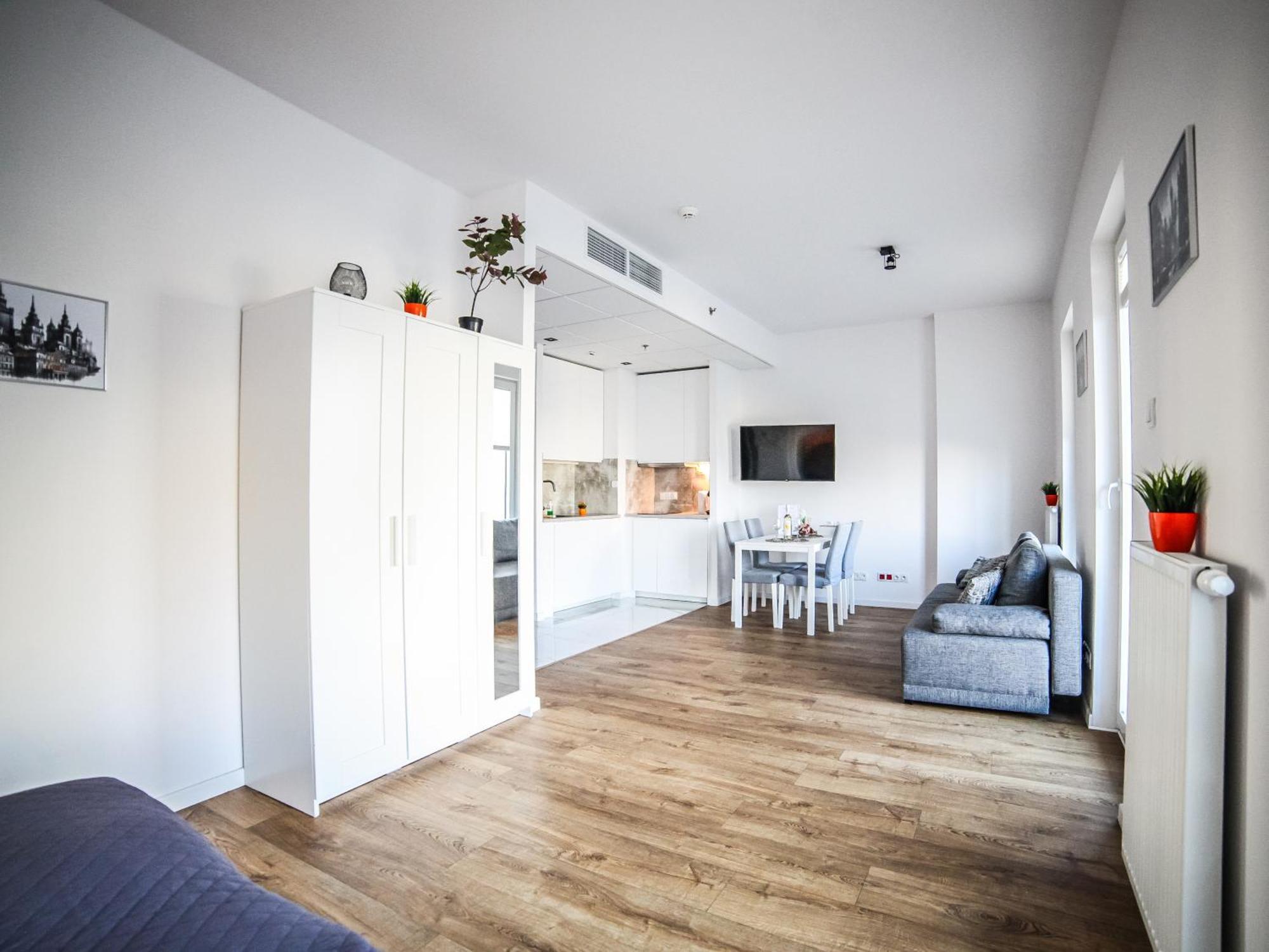 Big City Life Apartments - Bliska Wola Tower A Varşova Dış mekan fotoğraf