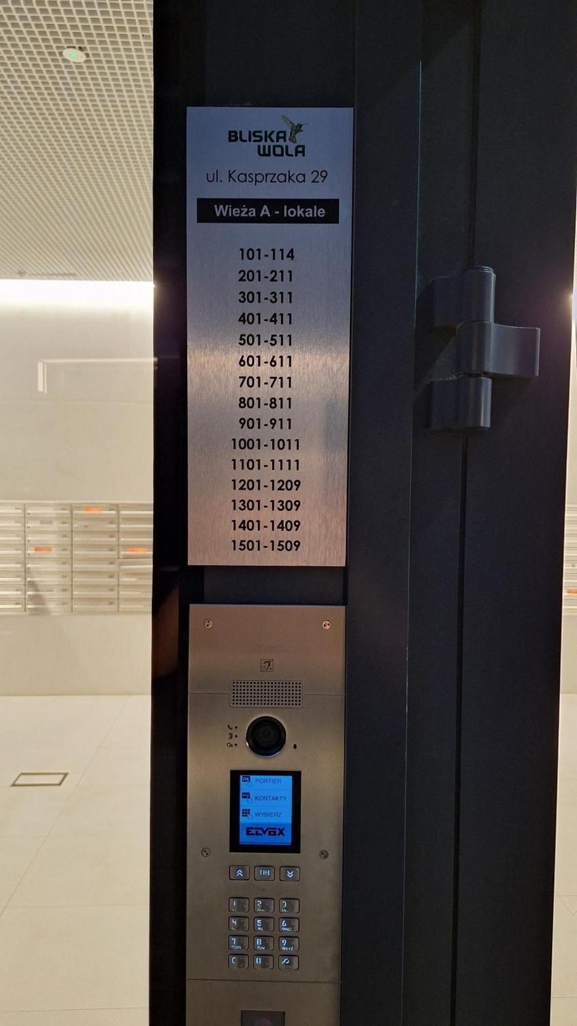 Big City Life Apartments - Bliska Wola Tower A Varşova Dış mekan fotoğraf